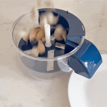 Pro Peeler™ Pelatutto automatico. Sbuccia senza sforzo, senza sporcare.